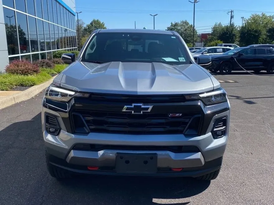 2024 Chevrolet Colorado Z71 photo 1