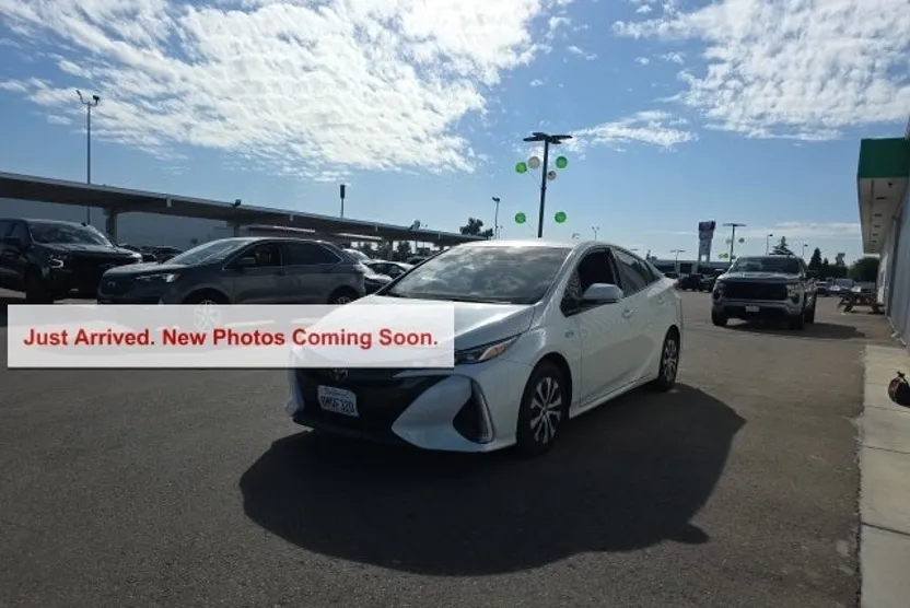 2020 Toyota Prius Prime LE photo 1