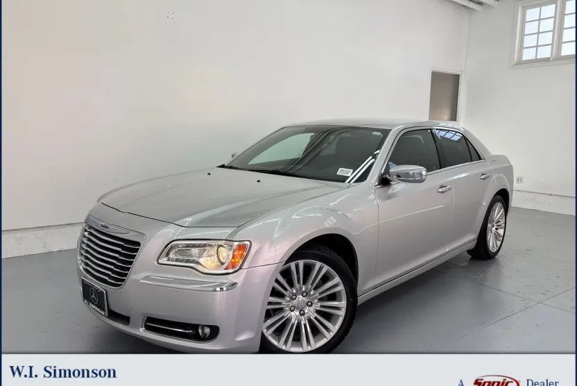 2011 Chrysler 300 Limited photo 1
