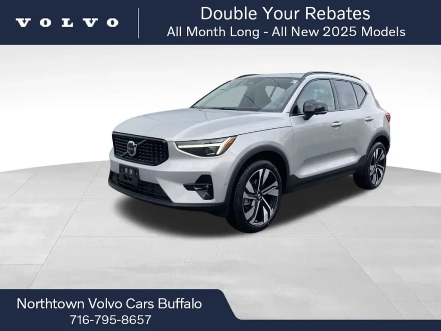 2025 Volvo XC40 photo 1