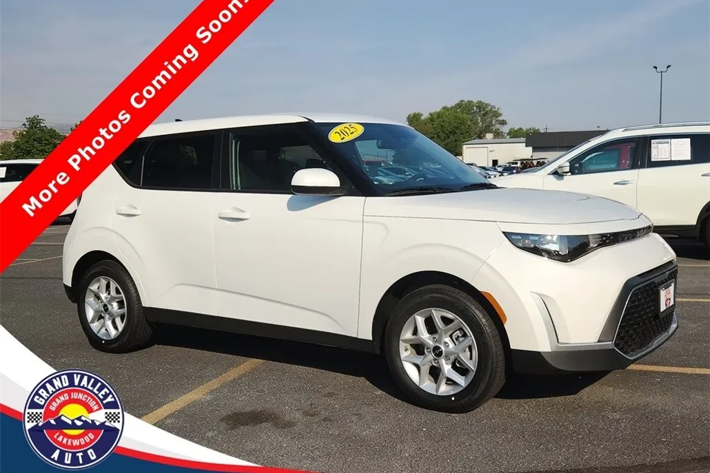 2025 Kia Soul LX photo 1