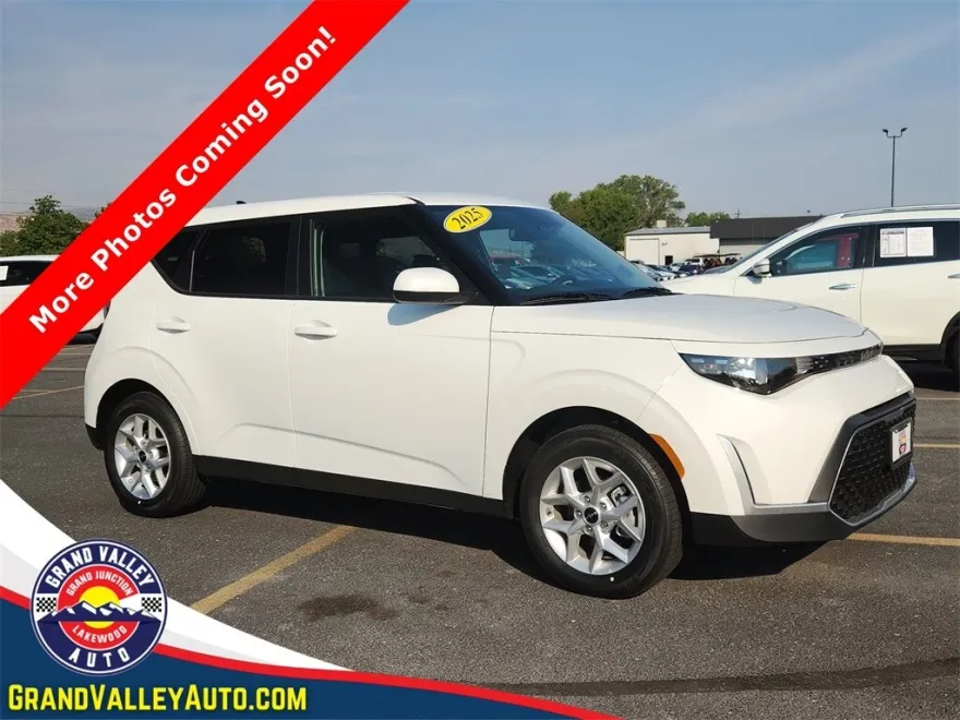 2025 Kia Soul LX photo 1