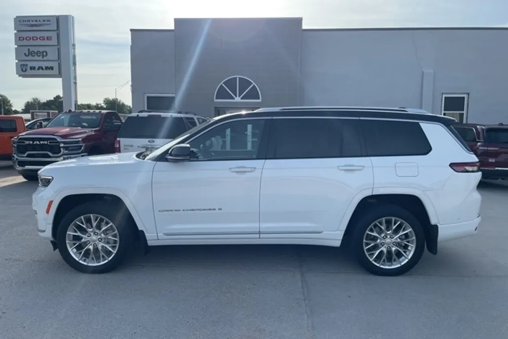 2021 Jeep Grand Cherokee L Summit photo 1
