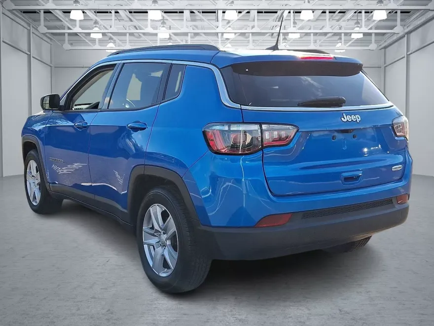 2022 Jeep Compass Latitude photo 1
