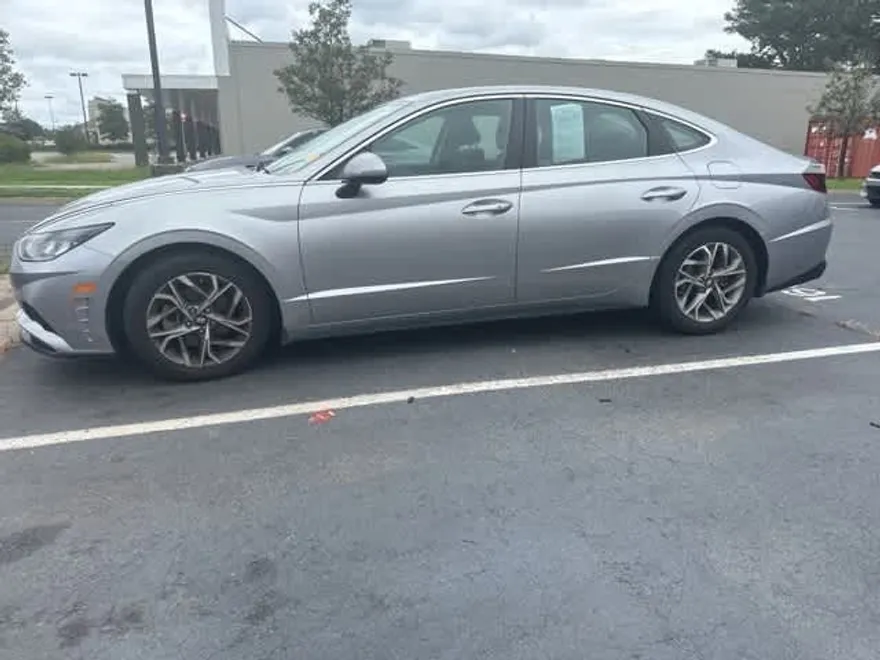 2021 Hyundai Sonata SEL photo 1