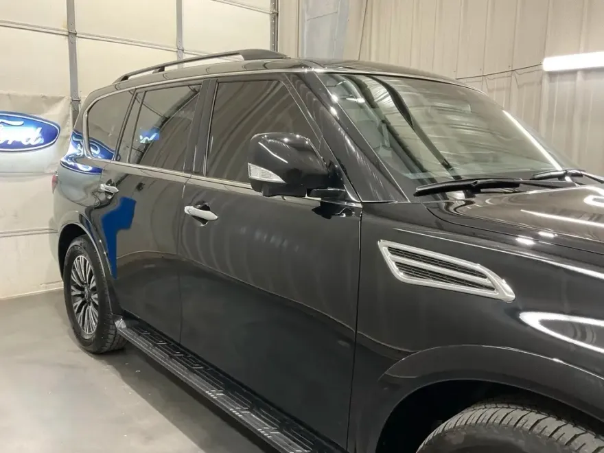 2024 Nissan Armada SL photo 1