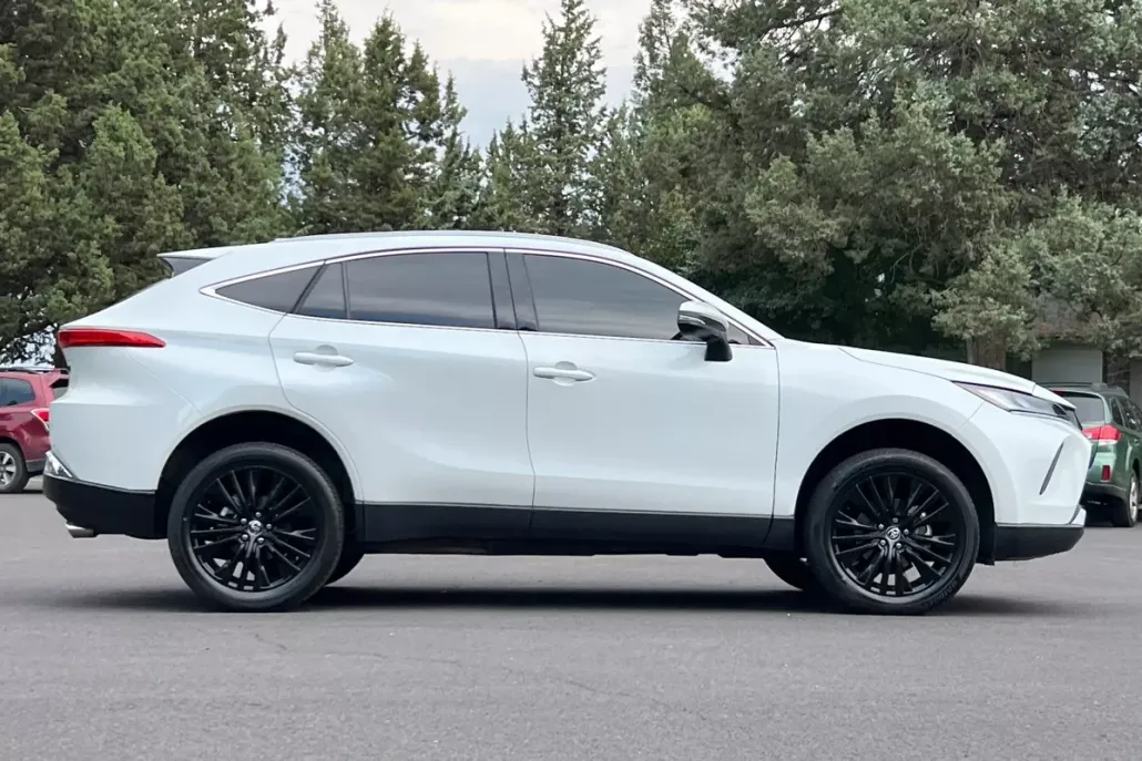 2023 Toyota Venza XLE photo 1