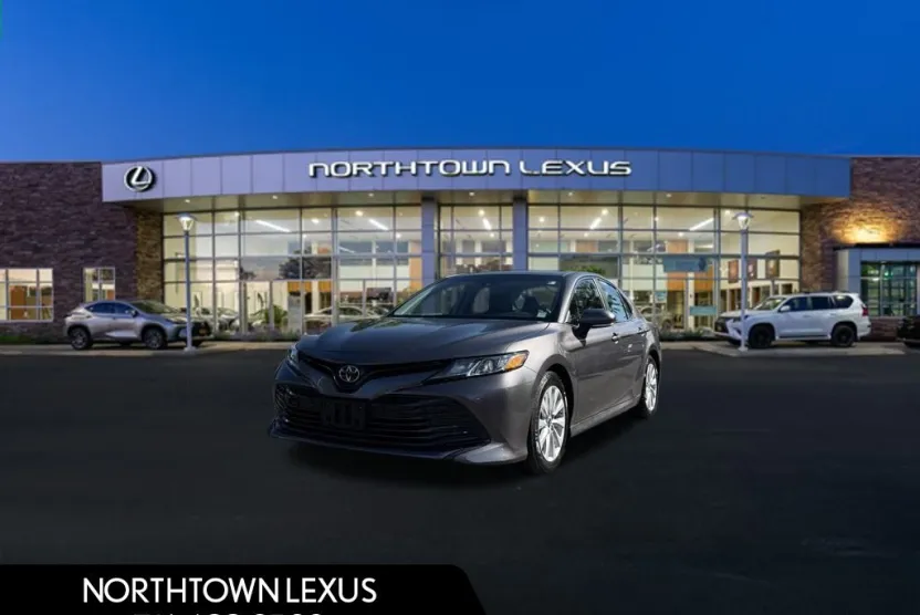 2018 Toyota Camry LE photo 1