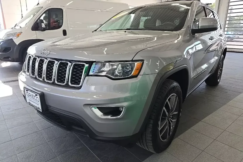 2019 Jeep Grand Cherokee Laredo E photo 1