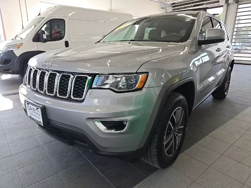 2019 Jeep Grand Cherokee Laredo E photo 1