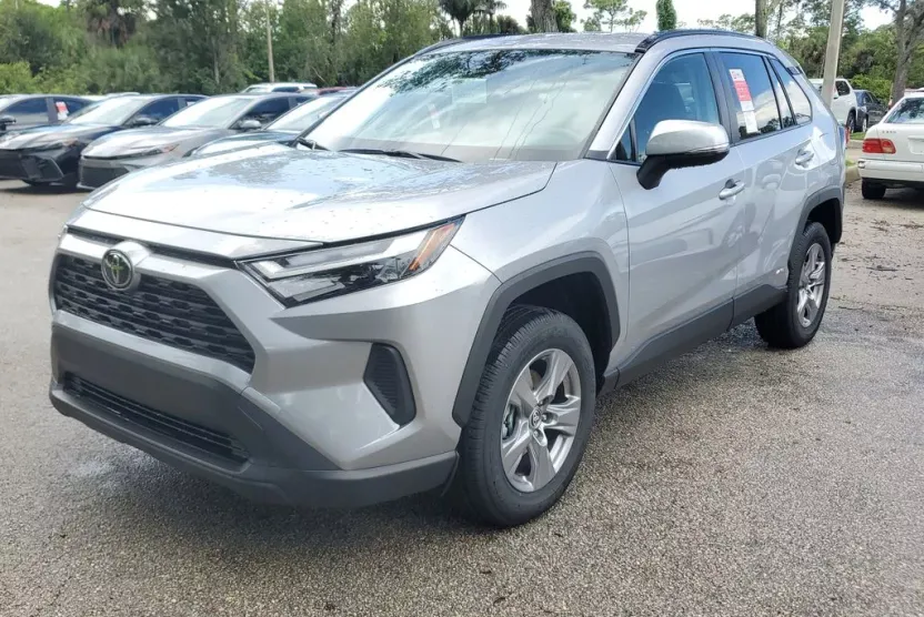 2025 Toyota RAV4 Hybrid XLE photo 1