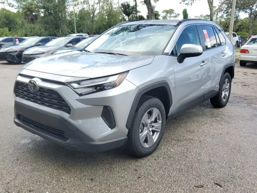 2025 Toyota RAV4 Hybrid XLE photo 1
