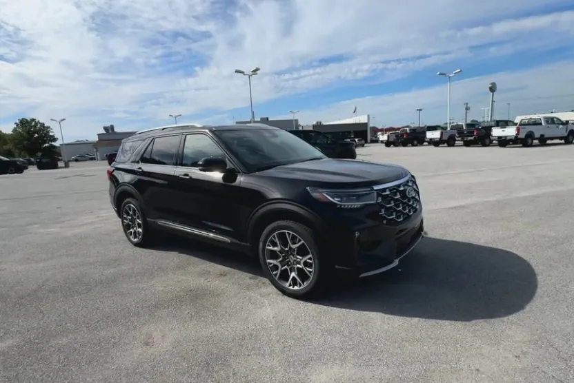 2025 Ford Explorer Platinum photo 1