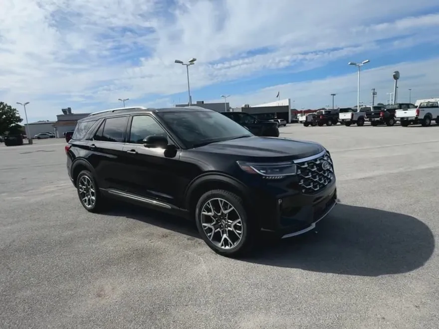 2025 Ford Explorer Platinum photo 1