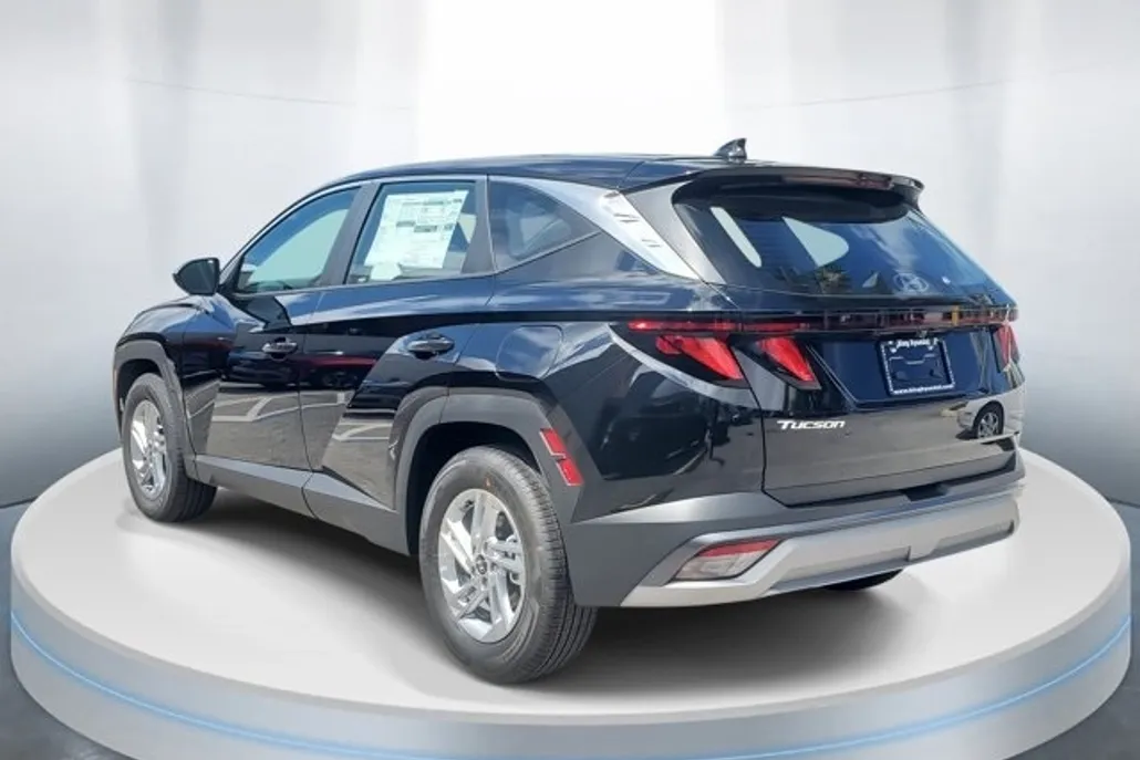 2026 Hyundai Tucson SE photo 1