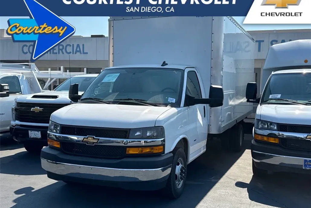 2025 Chevrolet Express Cutaway 3500 photo 1