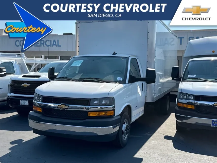 2025 Chevrolet Express Cutaway 3500 photo 1