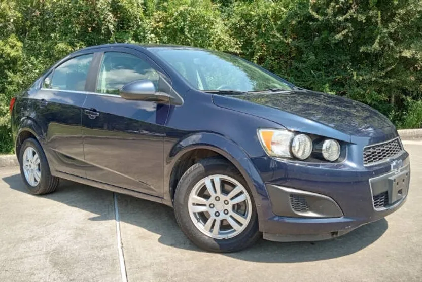 2016 Chevrolet Sonic LT photo 1