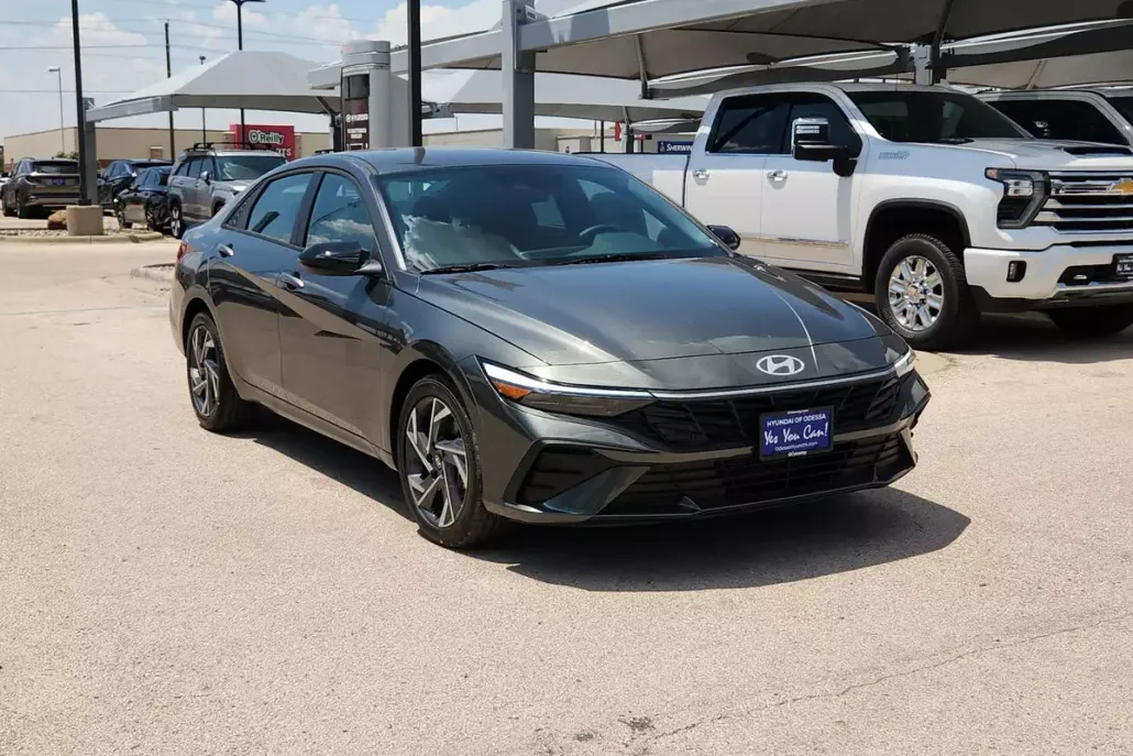 2025 Hyundai Elantra SEL Sport photo 1