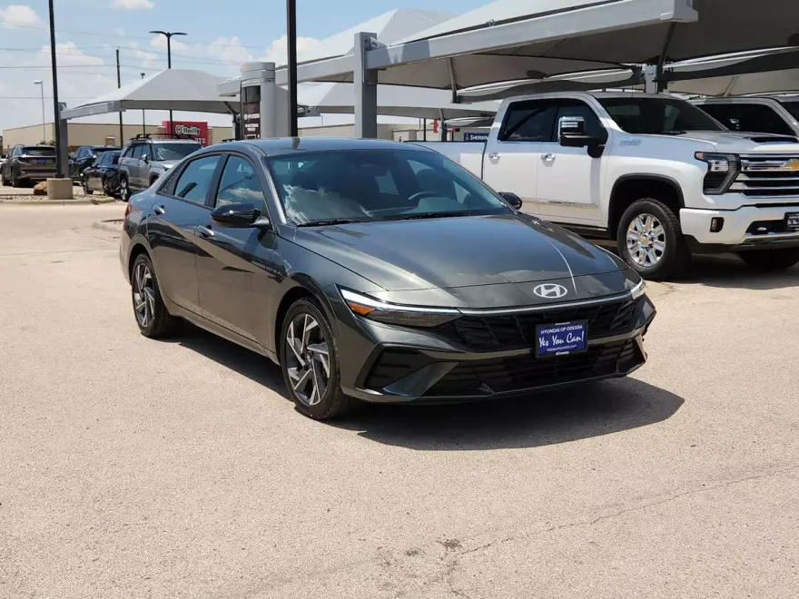 2025 Hyundai Elantra SEL Sport photo 1