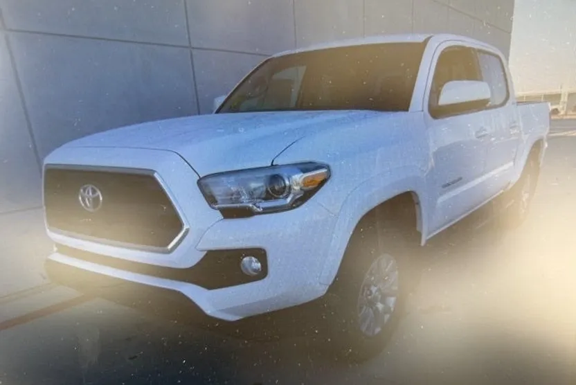 2018 Toyota Tacoma SR5 V6 photo 1