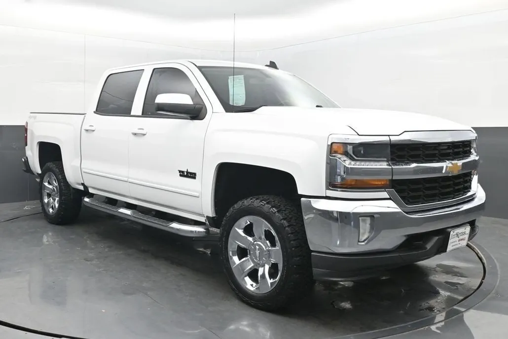 2018 Chevrolet Silverado 1500 LT photo 1