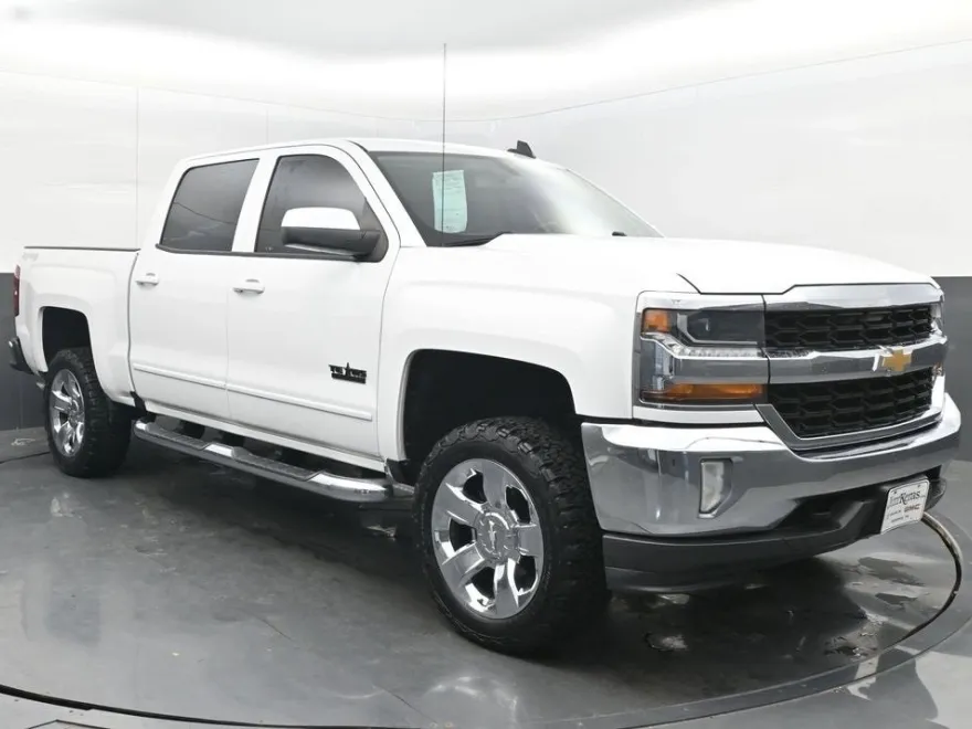 2018 Chevrolet Silverado 1500 LT photo 1