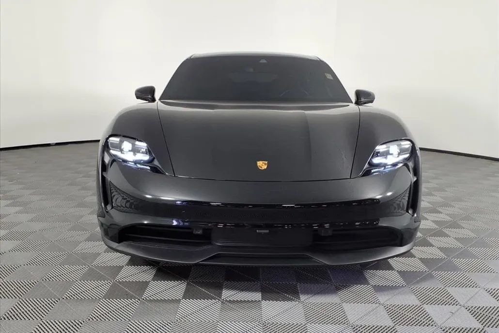 2021 Porsche Taycan Base photo 1