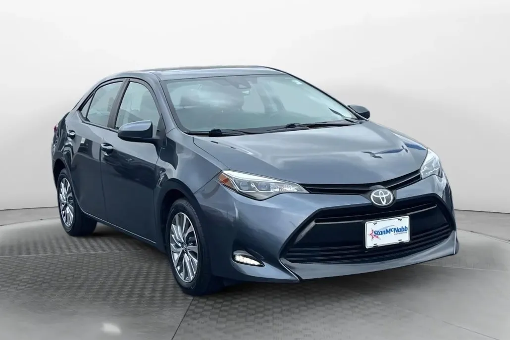 2019 Toyota Corolla XLE photo 1