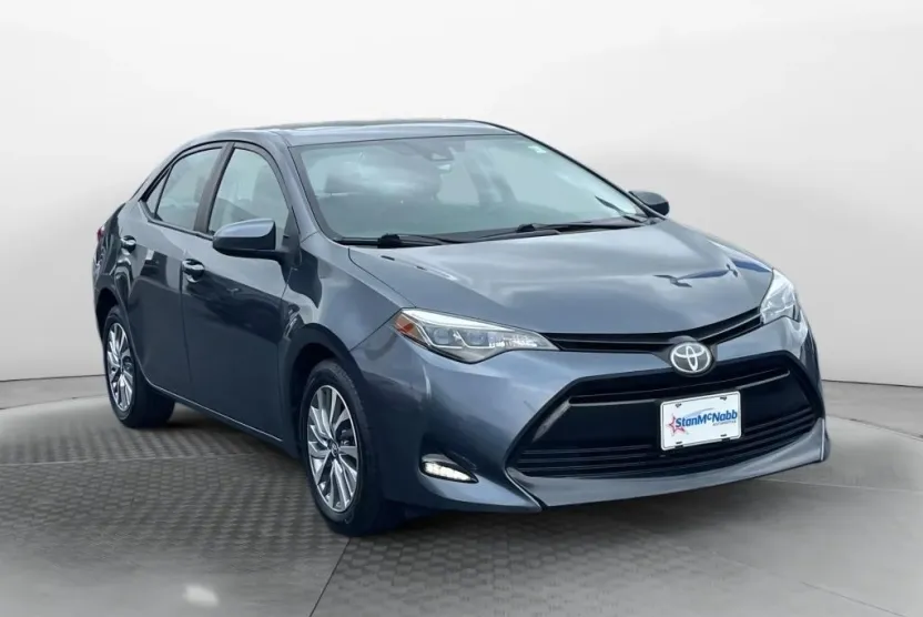 2019 Toyota Corolla XLE photo 1