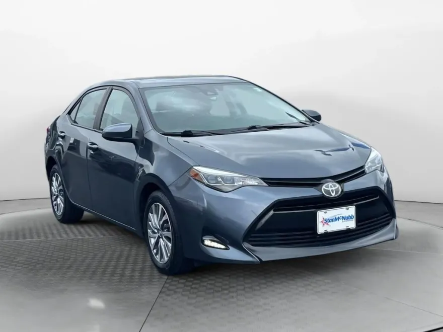 2019 Toyota Corolla XLE photo 1