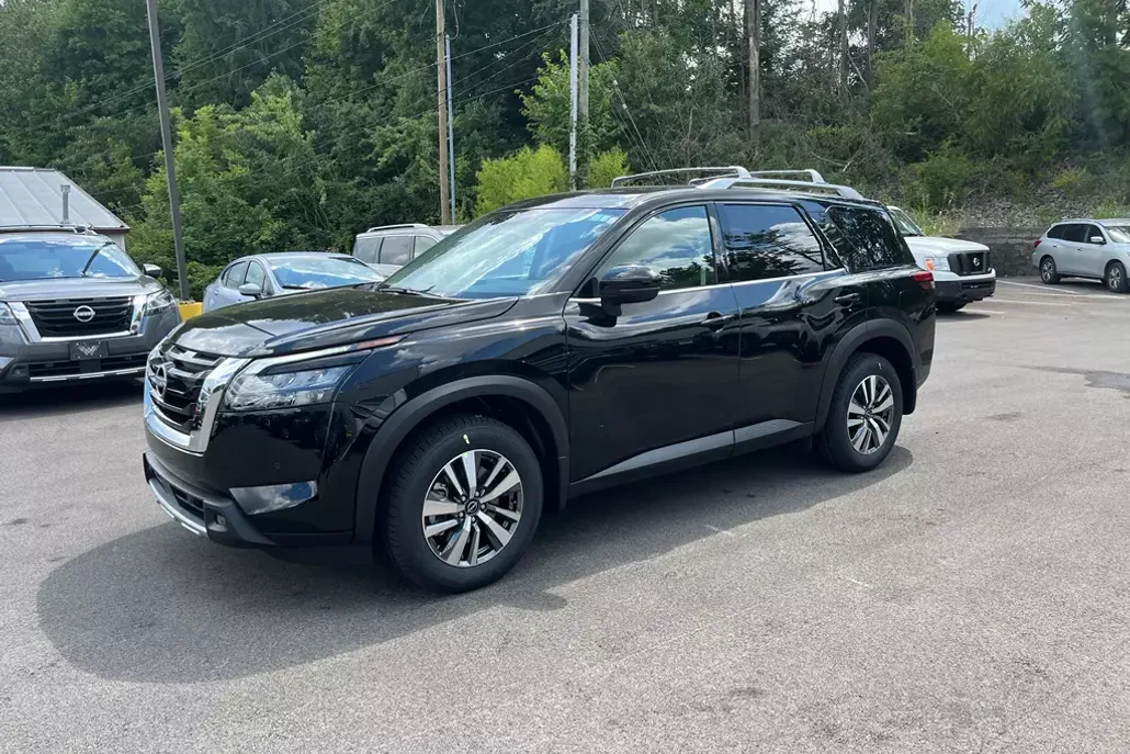 2025 Nissan Pathfinder SL photo 1