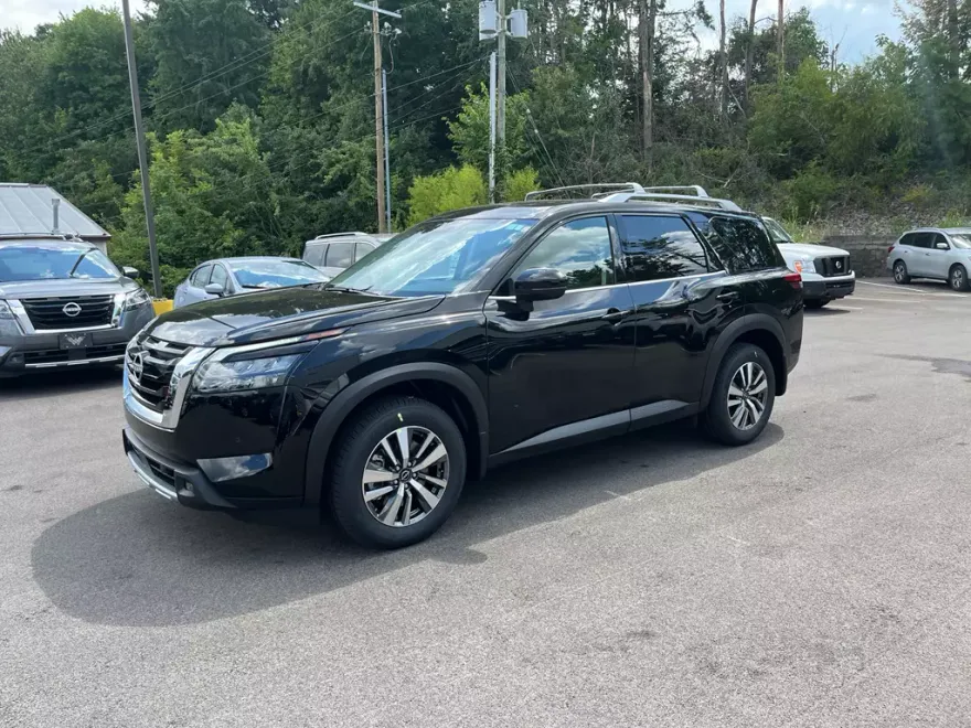 2025 Nissan Pathfinder SL photo 1