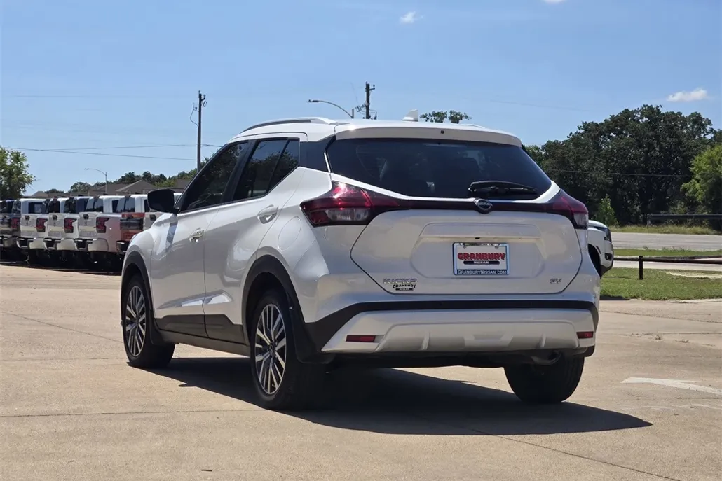 2024 Nissan Kicks SV photo 1