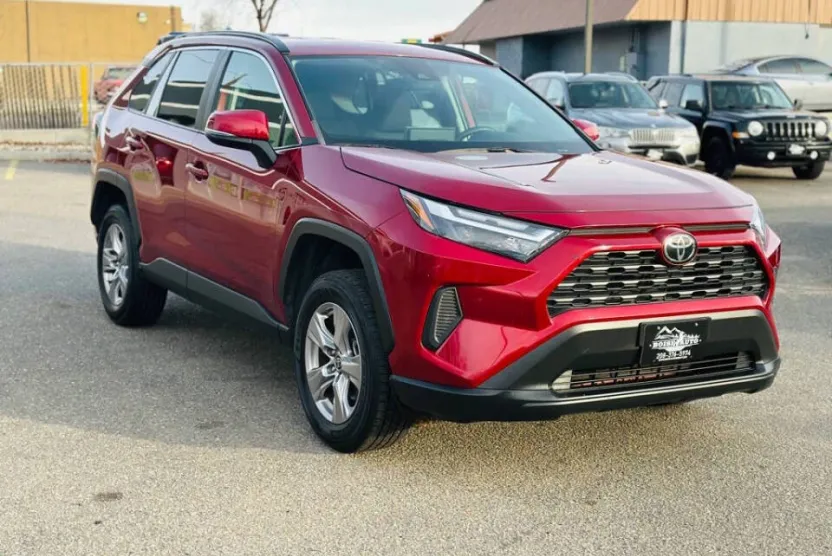 2023 Toyota RAV4 XLE photo 1