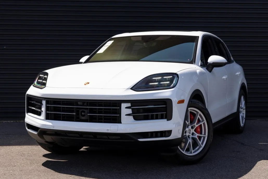 2025 Porsche Cayenne S photo 1