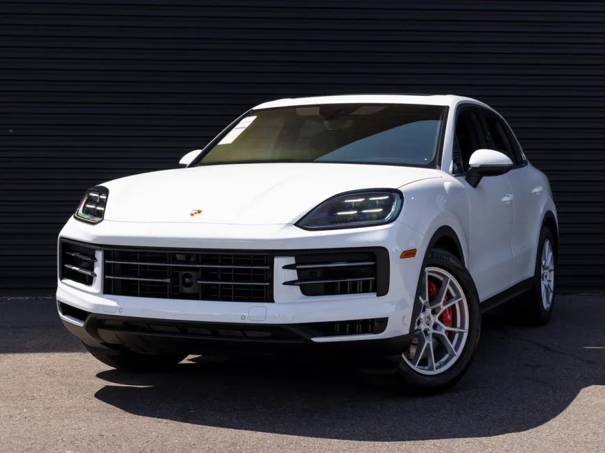 2025 Porsche Cayenne S photo 1