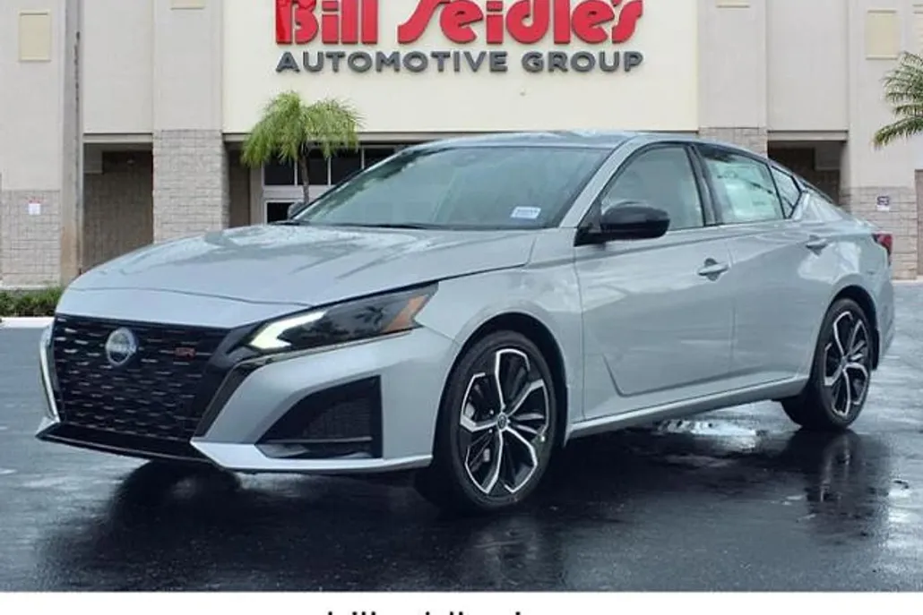 2025 Nissan Altima SR photo 1