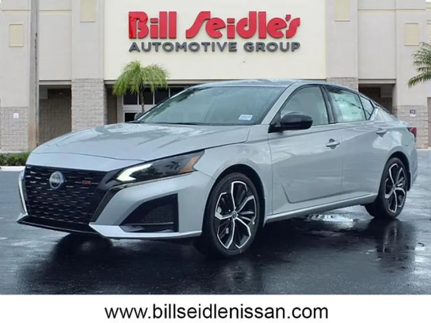 2025 Nissan Altima SR photo 1