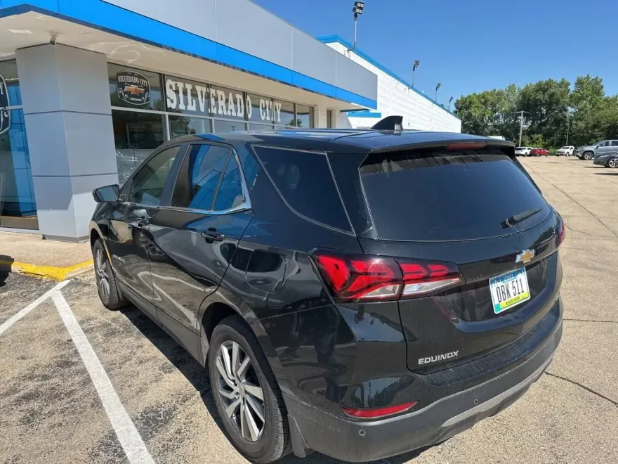 2023 Chevrolet Equinox LT photo 1