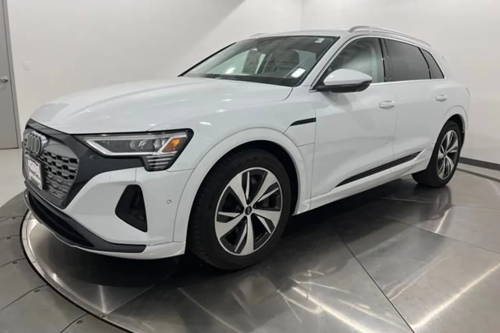 2024 Audi Q8 E-tron Premium Plus photo 1