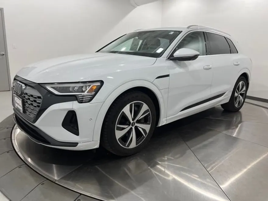 2024 Audi Q8 E-tron Premium Plus photo 1