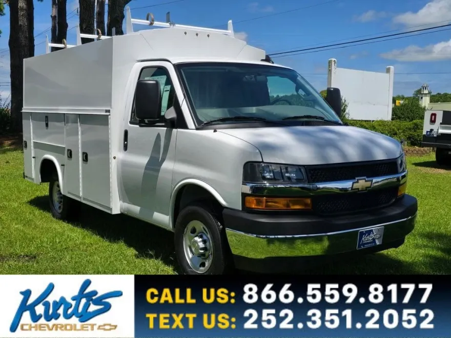 2025 Chevrolet Express Cutaway 3500 photo 1
