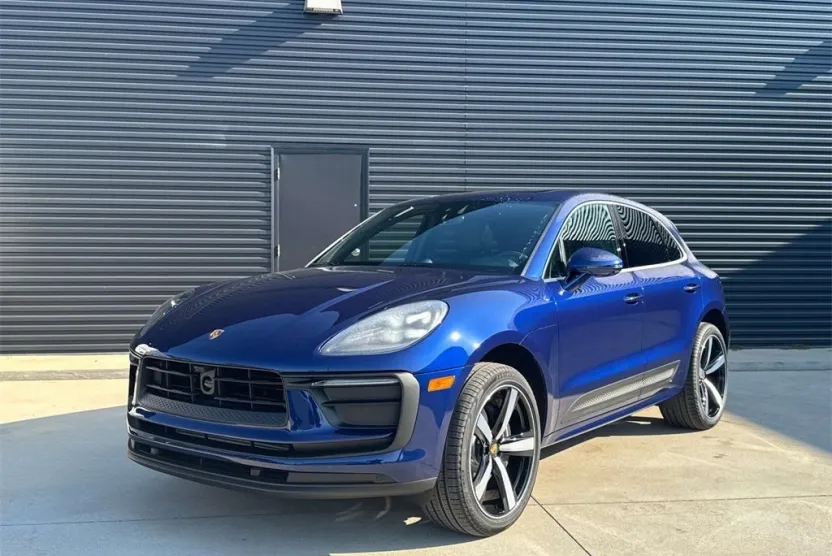 2025 Porsche Macan Base photo 1