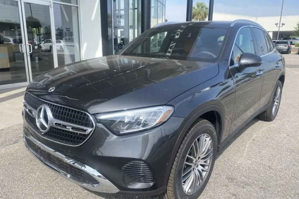 2025 Mercedes Benz GLC 300 4MATIC photo 1