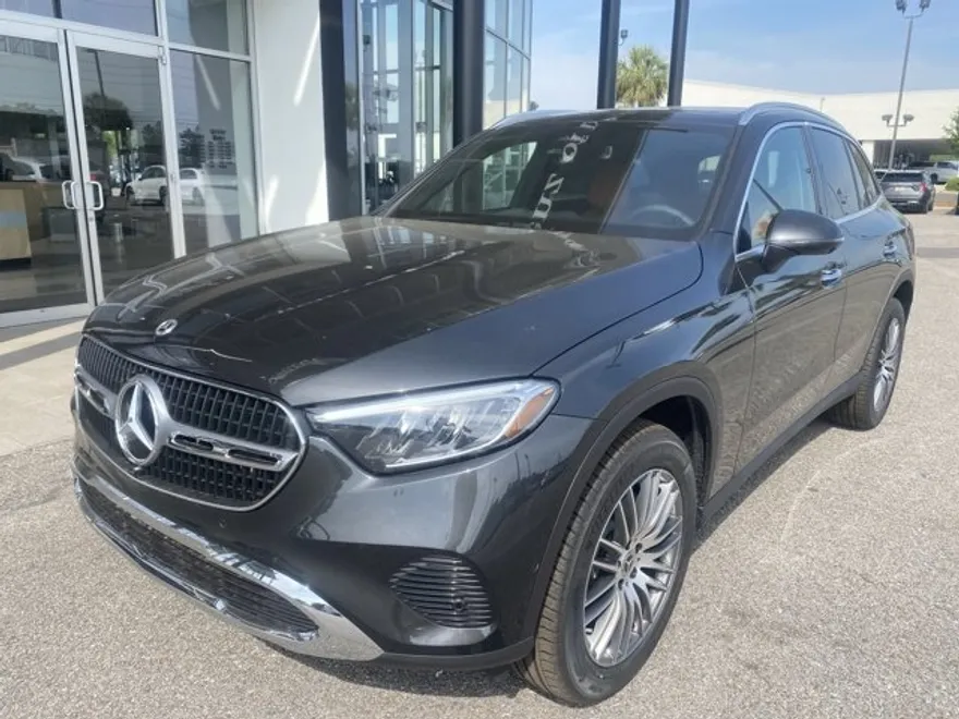 2025 Mercedes Benz GLC 300 4MATIC photo 1
