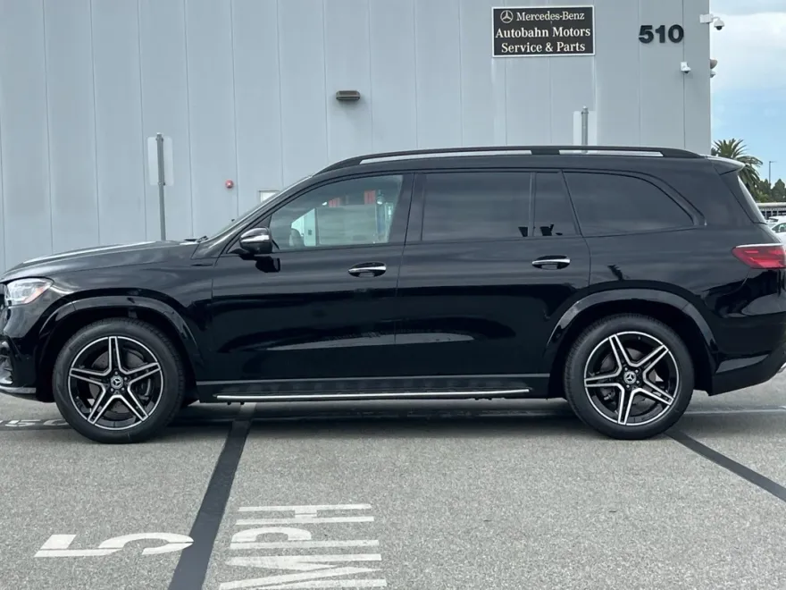 2026 Mercedes Benz GLS 450 4MATIC photo 1