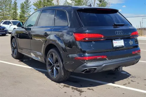 2025 Audi Q7 55 Premium Plus photo 3