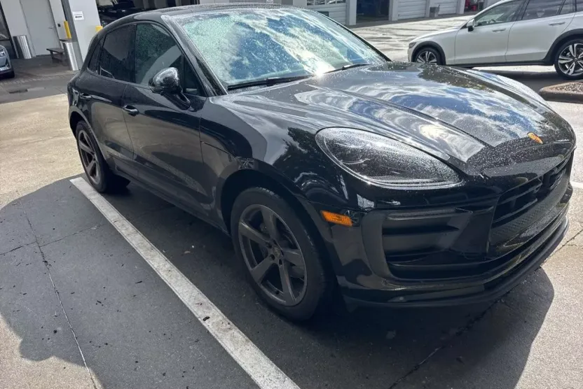 2023 Porsche Macan T photo 1