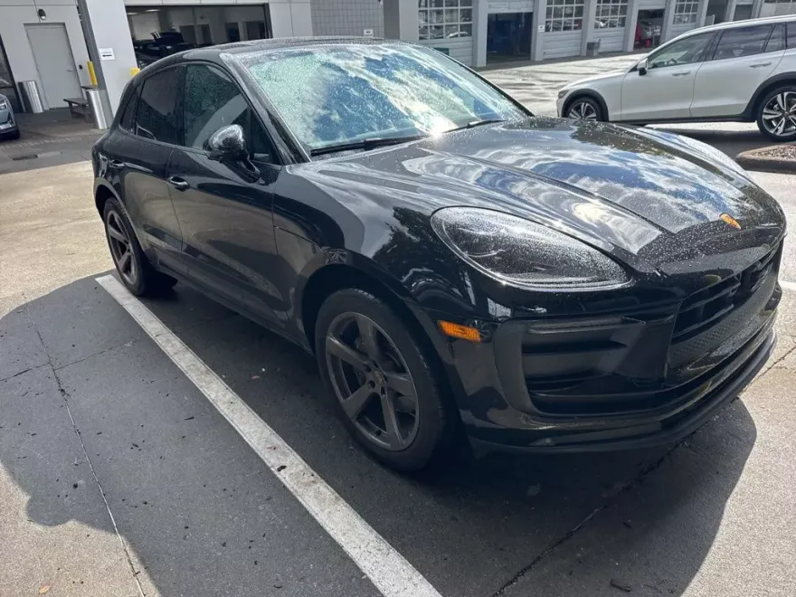 2023 Porsche Macan T photo 1
